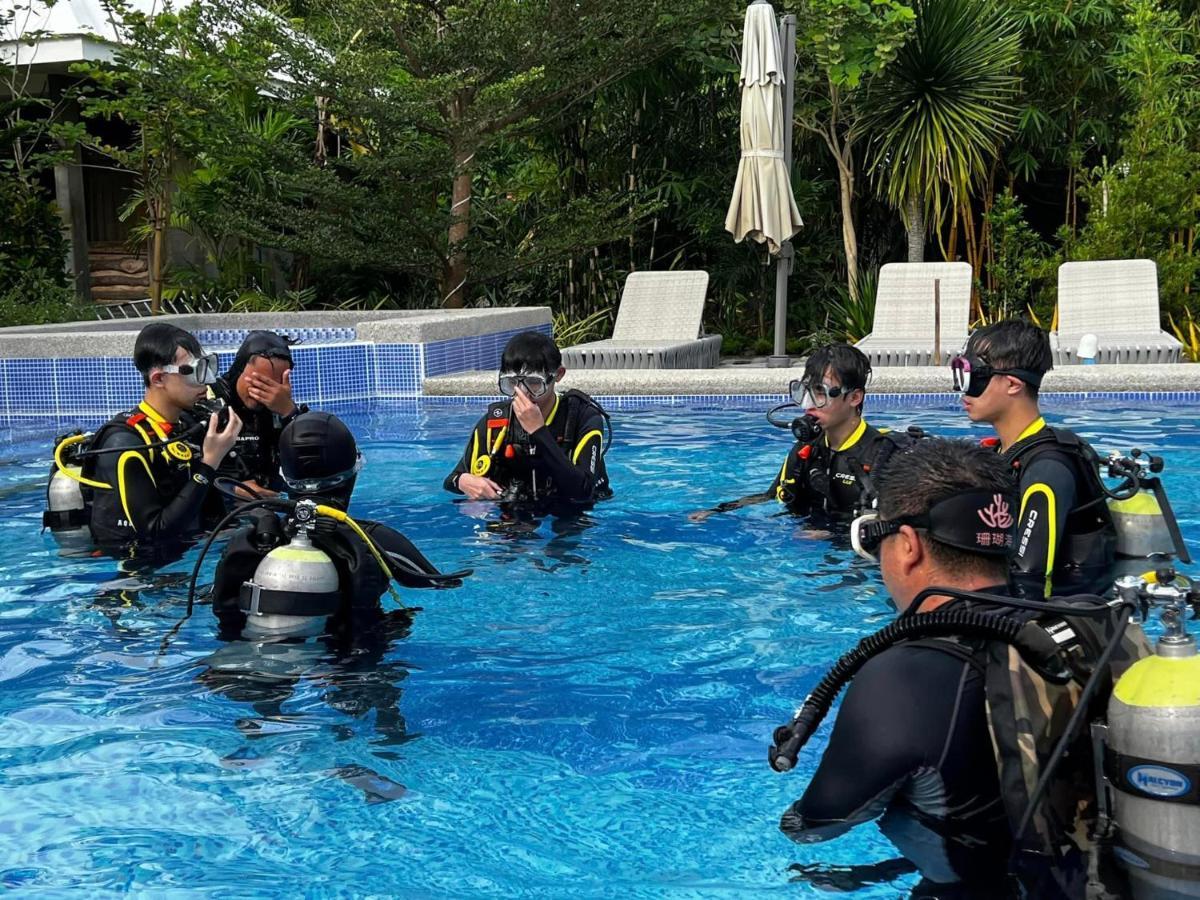 Infinity Diving Resort And Residences Dauin Exterior foto